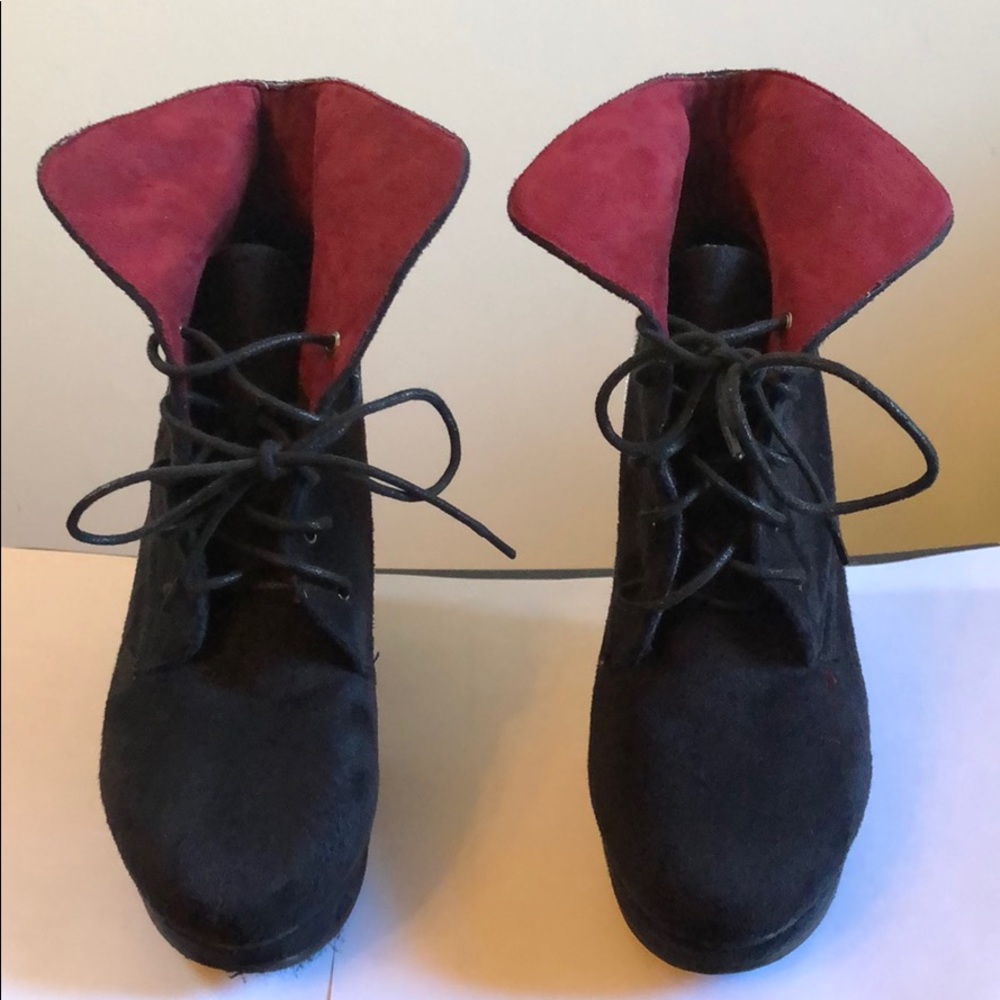 “Bucco Capensis” suede ankle boot